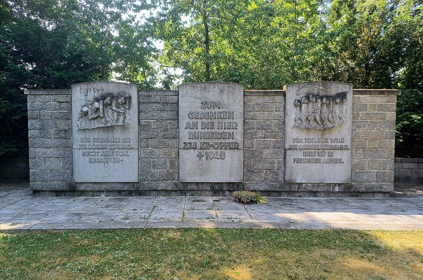 KZ-Ehrenhain auf dem Augsburger Westfriedhof – Westfriedhof Augsburg